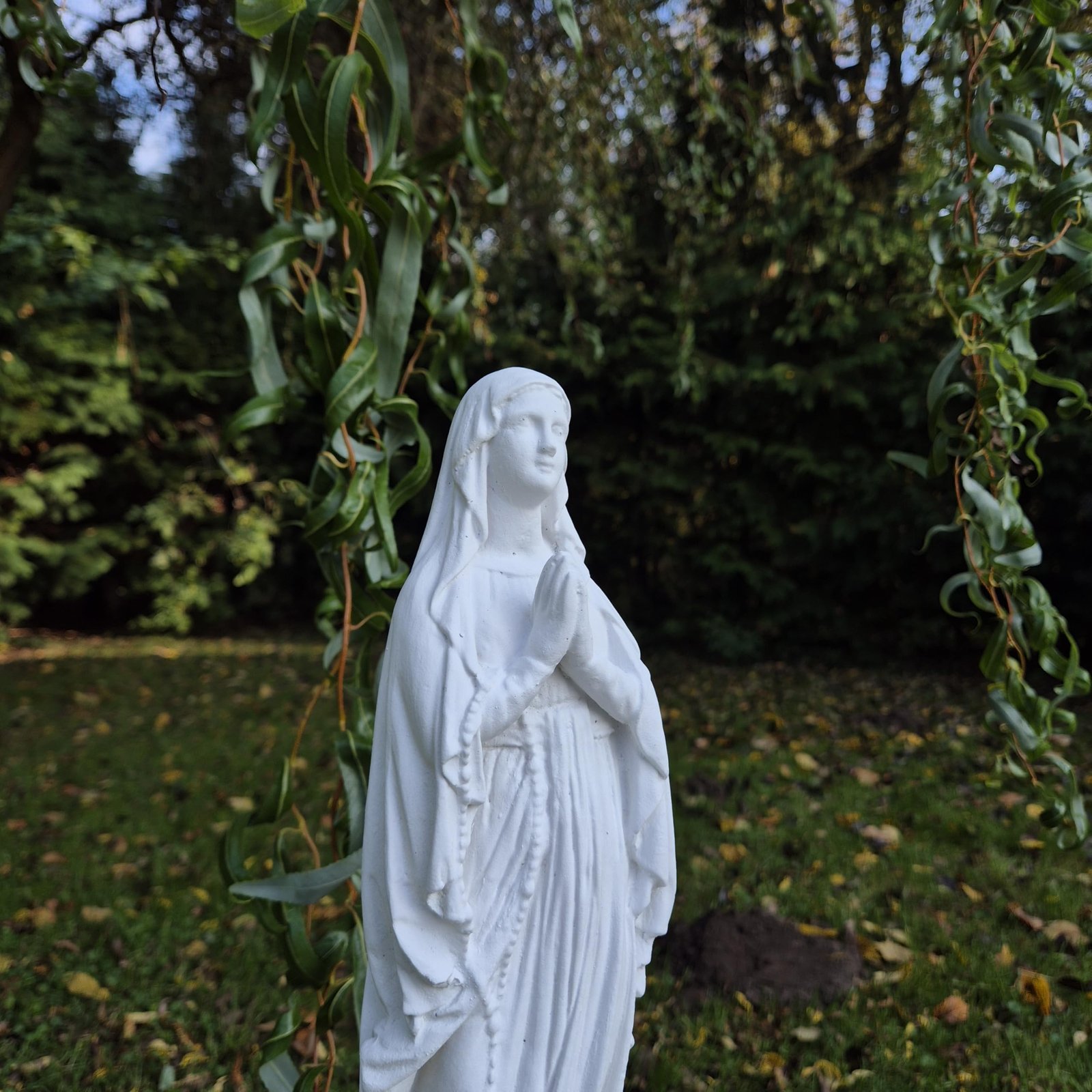 FABRIQ Heilige Muttergottes Statue 38 cm – 2 kg Steinguss – Wetterfest & frostsicher – Gartenfigur Madonna für Haus & Kirche - Image 4