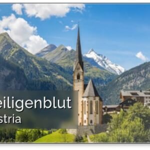 Heiligenblut, Kärnten, Österreich, Landschaftsfoto der österreichischen Gemeinde Heiligenblut mit St. Vincent Kirche vor dem Bergrücken Hohe Tauern, Kühlschrankmagnet - Image 1