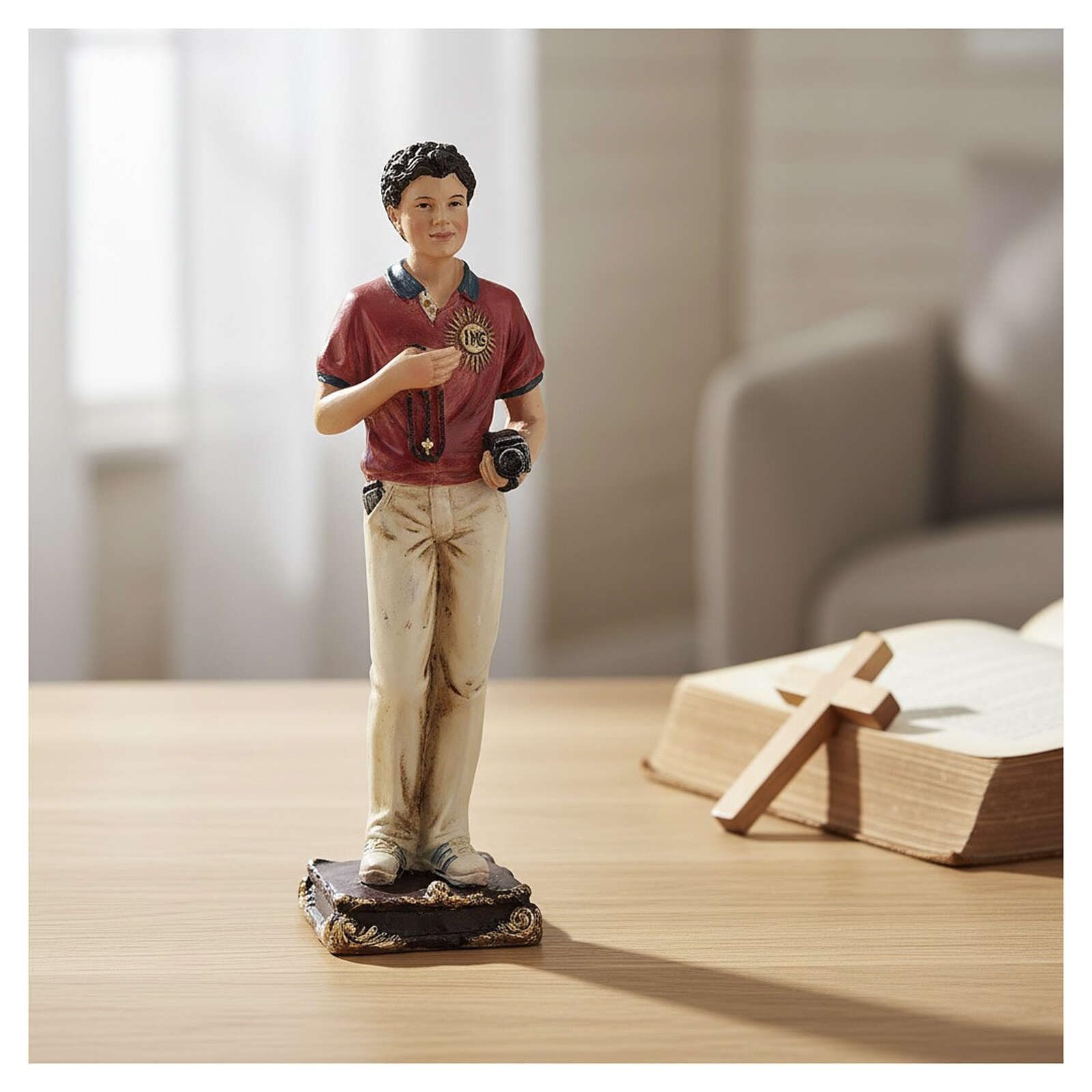 Holyart Statuen aus Resin und PVC: Carlo Acutis Statue mit Rosenkranz und Kamera aus bemaltem Harz 13 cm - Image 2