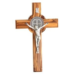 Kassis Geschenkartikel Olivenholz St. Benedikt Kreuz zum Aufhängen Benediktuskreuz Wandkreuz Kruzifix zur Firmung Geburt Kommunion Taufe 12 x 8,5 cm - Image 1