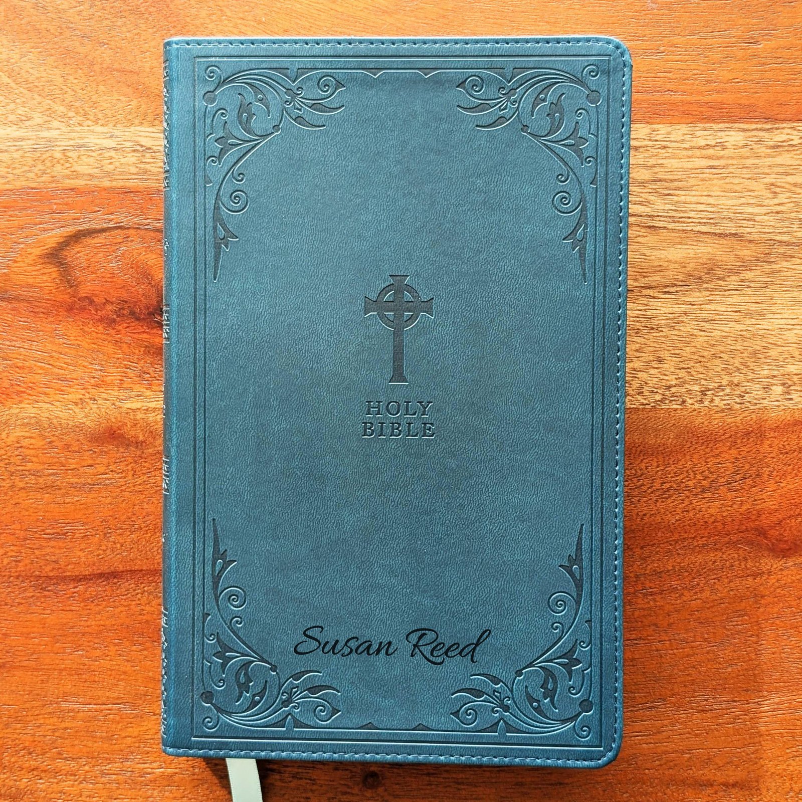 SacredBound Personalisierte katholische Bibel – NRSV katholische Ausgabe, blaugrünes Leder, weich, gravierter Name, komplette 73-Book-Bibel, Geschenk für Taufe, Konfirmation, RCIA (nur Name) - Image 2