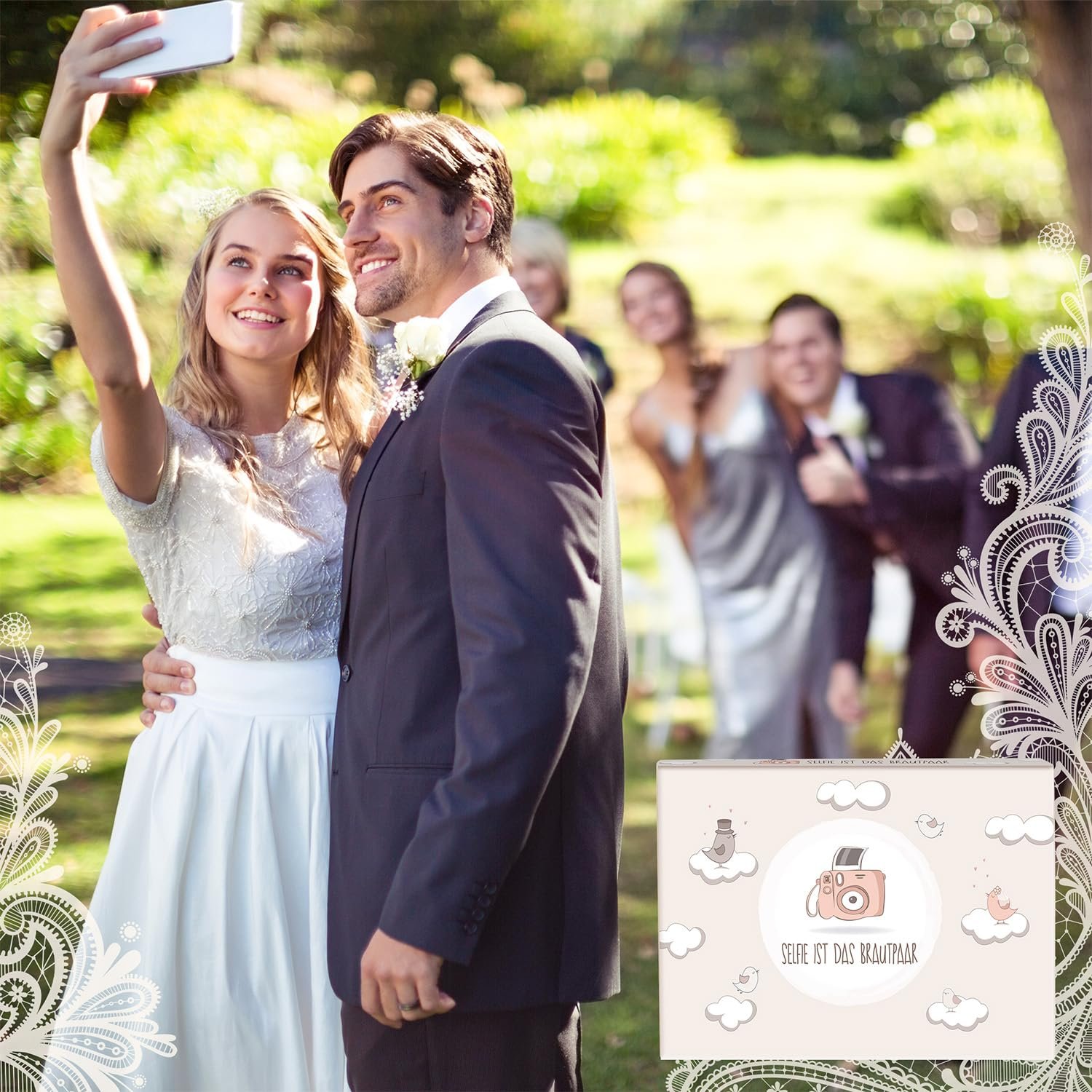 Spielehelden Hochzeitsspiel: Selfie ist das Brautpaar – Box mit kreativen und lustigen Fotoaufgaben – Tolles Spiel für Gäste oder Geschenkidee für das Brautpaar – Eisbrecher für die Hochzeit - Image 2