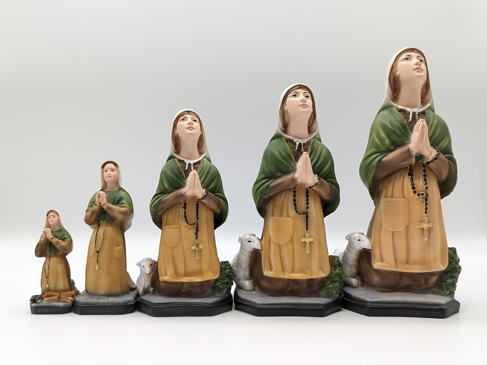 Statue der Heiligen Bernadette von Soubirous. Verschiedene Höhen. Heilige Bernadette von Lourdes. 10, 14, 18, 21, 25 cm. Aus Marmorpulver. Für den Innen- und Außenbereich geeignet. (10 cm) - Image 1