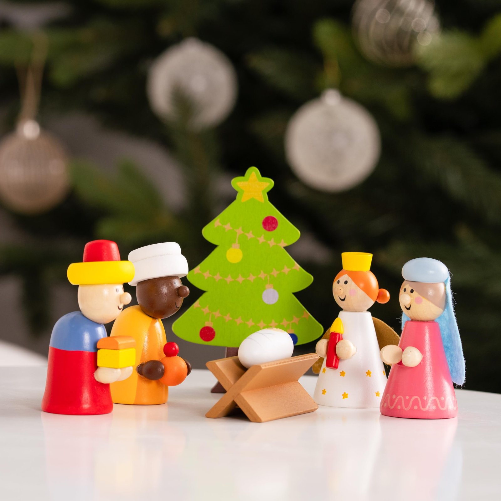 Weihnachtskrippe - Holz handbemalt - 18 Teile - mit Weihnachtsbaum – Krippenspiel für Kinder – farbenfrohe Deko & Geschenkidee - Stall mit Stern, Heilige Drei Könige, Maria & Josef, Ochs & Esel - Image 2
