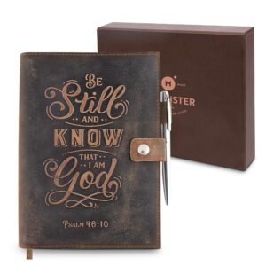 moonster Ledernotizbuch A5 Nachfüllbar – Notizbuch A5 Leder Damen mit Eingeprägtem Bibelvers Psalm 46,10 – Handgemachtes Vintage Tagebuch - 320 Seiten Gewalztes Liniertes Papier & Edler Stift - Image 1